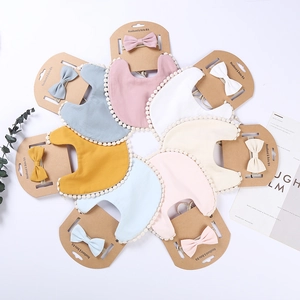 Set bavoir en coton de bambou et bandeau pour bébé en plusieurs tons pastel