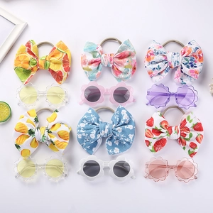 Detail von 6-teiligen Baby-Sonnenbrillen und Stirnband-Sets mit Blumenmuster
