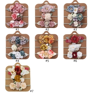 Set mit floralen elastischen Baby-Stirnbändern in verschiedenen Farben und Rosendesigns