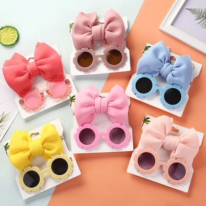 Set occhiali da sole a fiore e fascia con fiocco per bambini in sei colori vivaci