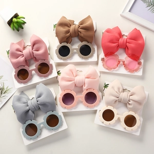Set occhiali da sole a fiore per bambini con fiocchi in tessuto e fasce colorate