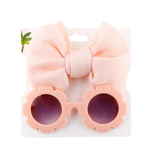 Occhiali da sole a fiore rosa per bambini con set di fascia per capelli con fiocco