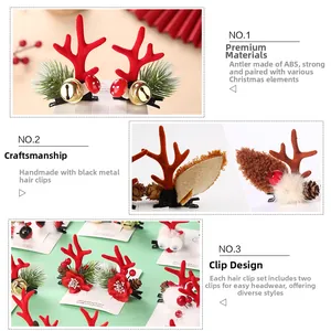 Details von handgefertigten Weihnachts-Rentier-Haarspangen mit Glocken und Samtstruktur
