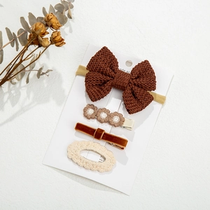 Detailed close-up of a 4-piece knit hair accessory set featuring brown bows and floral clips