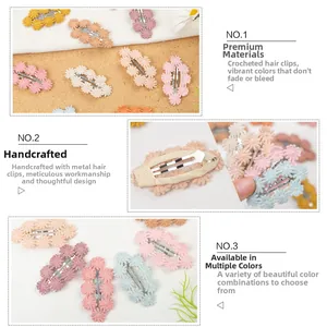 Nahaufnahme handgehäkelter Blumen-Haarspangen mit stoffumhüllten Metallclips für Babys