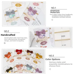 Détail de barrettes en coton fait main montrant la texture douce et les pinces recouvertes