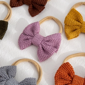 Set mit weichen Strickschleifen-Baby-Stirnbändern und elastischen Nylonbändern in bunten Farben