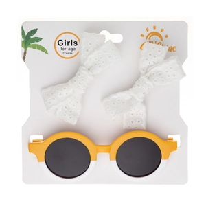 Détails de l'ensemble accessoires fille avec nœuds en dentelle blanche et lunettes de soleil