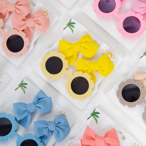 Set lunettes de soleil fleur pour enfants et barrettes nœuds en couleurs pastel