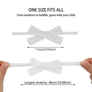 Tableau des tailles du bandeau en dentelle souple montrant l'élasticité pour bébés