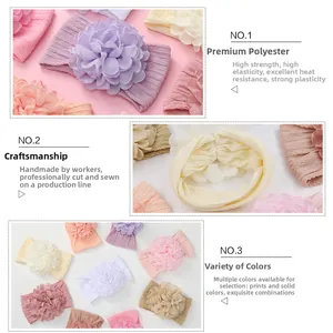 Dettaglio delle fasce per capelli in chiffon fatte a mano con bande elastiche in nylon