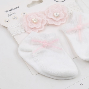 Baby girl headwear and socks set with pink lace flowers and pearls on white cotton fabric