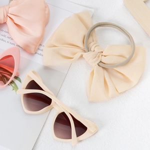 Set occhiali da sole crema e fascia con fiocco in raso giallo per la moda bimbo