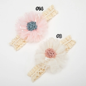 Fasce per neonata in pizzo con grandi fiori in rete in rosa e beige per bimba