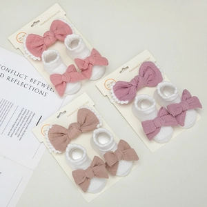 Baby Haarband und Spitzensocken Set für Kleinkinder 0-2 Jahre auf Geschenk-Display-Karten