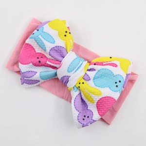 Roze elastische baby hoofdband met grote wafelgebreide strik en kleurrijke konijnenprint
