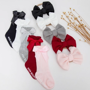 Set fascia e calze alte per neonati in 5 colori con grandi fiocchi di raso e maglia a coste
