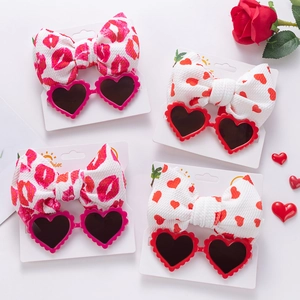 Set di Occhiali da Sole a Forma di Cuore e Fascia con Fiocco per Bambina Protezione UV400 Accessori in Plastica e Poliestere