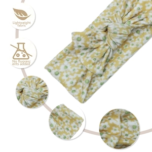 Detail eines Blumen-Baby-Stirnbandes aus leichtem Stoff mit geknotetem Design