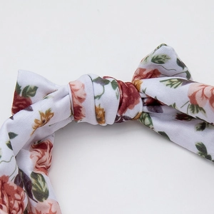 Hasenohr Stirnband für Babys mit vintage Rosenmuster und geknoteter weicher Baumwolle