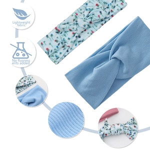 Detail von weichen atmungsaktiven Baby-Stirnbändern mit Blumenmuster und Rippenstoff