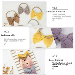 Détail des bandeaux pour bébé faits main en coton et lin avec nœuds papillon colorés