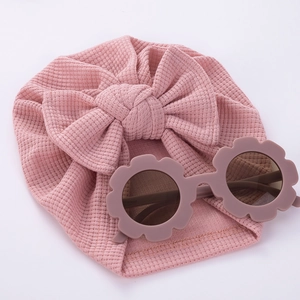 Bonnet gaufré rose pour bébé avec nœud et lunettes de soleil fleurs assorties pour enfant