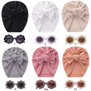 Ensemble turban pour enfant en maille gaufre et lunettes de soleil fleurs colorées
