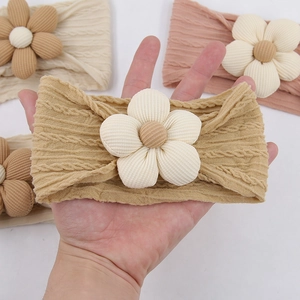Bandeau élastique pour bébé avec décoration florale douce et texture en nylon tressé