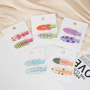 Barrettes à cheveux colorées en acétate avec motifs de fruits sur cartes de présentation
