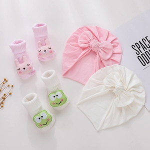 Ensembles bonnet et chaussettes pour bébé avec motifs de lapin rose et grenouille verte