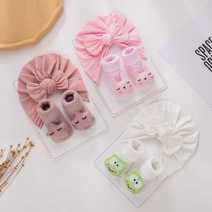 Ensemble Bonnet et Chaussettes pour Bébé en Coton avec Grand Nœud Bonnet Turban et Chaussettes Tricotées Antidérapantes Animaux