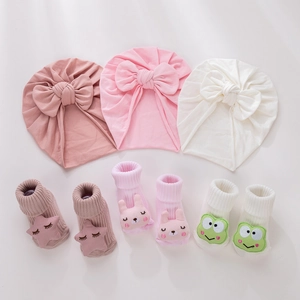 Ensemble bonnet turban en coton et chaussettes antidérapantes avec nœuds et animaux mignons