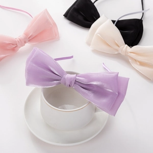 Détails de serre-têtes élégants avec nœuds en résille en violet, rose, beige et noir