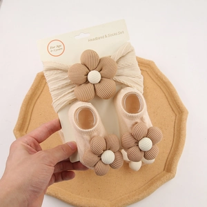 Zachte katoenen baby haarband en sokkenset met bloemen voor baby's 0-2 jaar