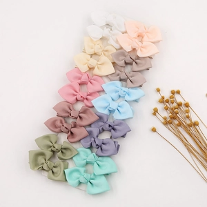 Detail of multi-color ribbed grosgrain ribbon bow clips for babies on display card