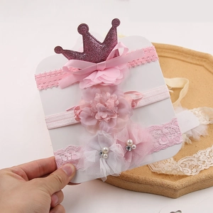 Set di 3 fasce per neonati con corona rosa glitterata, fiori in tessuto e perle di pizzo