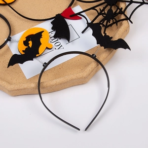 Cerchietto di Halloween con ali di pipistrello nere, ragnatele e zucca arancione