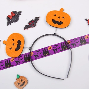 Cerchietto per Halloween con zucche di feltro arancioni, ali di pipistrello e nastri viola