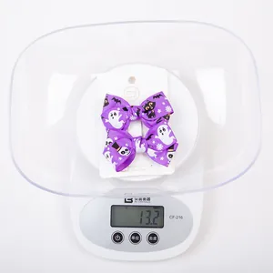 Barrettes d'Halloween avec nœuds violets à motifs fantômes, pesant 13,2g avec leur carte