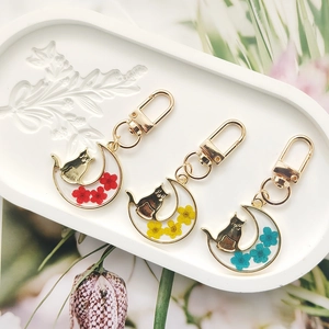 Aesthetic Moon Cat Keychain With Real Dried Flowers Resin Gold Alloy Pendant For Women Purse Charm Handmade Gift Jewelry