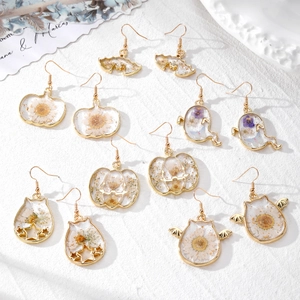 Boucles d'Oreilles Pendantes Originales en Résine de Fleurs Séchées pour Halloween Alliage d'Or Citrouille Fantôme Chauve-Souris Chat Bijoux Femme