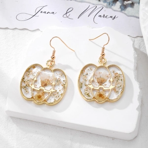 Boucles d'oreilles citrouille faites main avec fleurs séchées et feuilles d'or