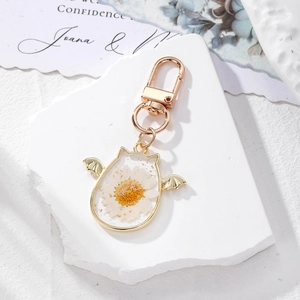 Cat-shaped resin keychain with dried daisy flower, gold wings, and premium gold metal hook