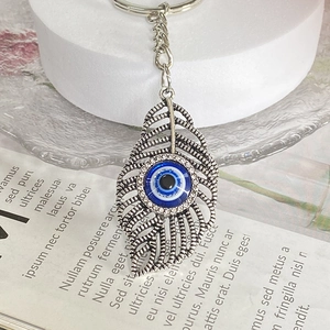 Porte-clés plume argenté vintage avec charme oeil bleu et cristaux scintillants