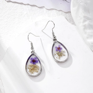 Handmade teardrop earrings with purple dried flowers in resin and silver metal frames