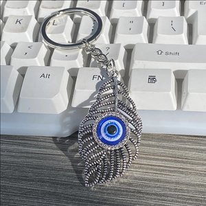 Porte-clés plume œil maléfique en argent vintage avec motif de feuille creuse sur clavier
