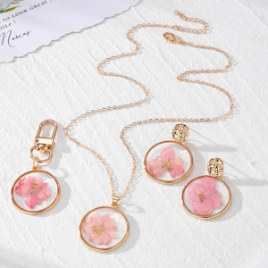 Handmade Dried Flower Resin Jewelry Gold Alloy Round Pendant Necklace Earrings Keychain For Women Pink Blue Floral Accessories