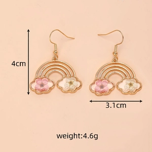 Rainbow-shaped dried flower earrings with dimensions showing 4cm height and 3.1cm width