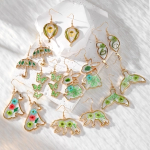 Handcrafted Resin Dried Flower Drop Earrings For Women Gold Alloy Animal Shape Rabbit Butterfly Bear Nature Jewelry Gift